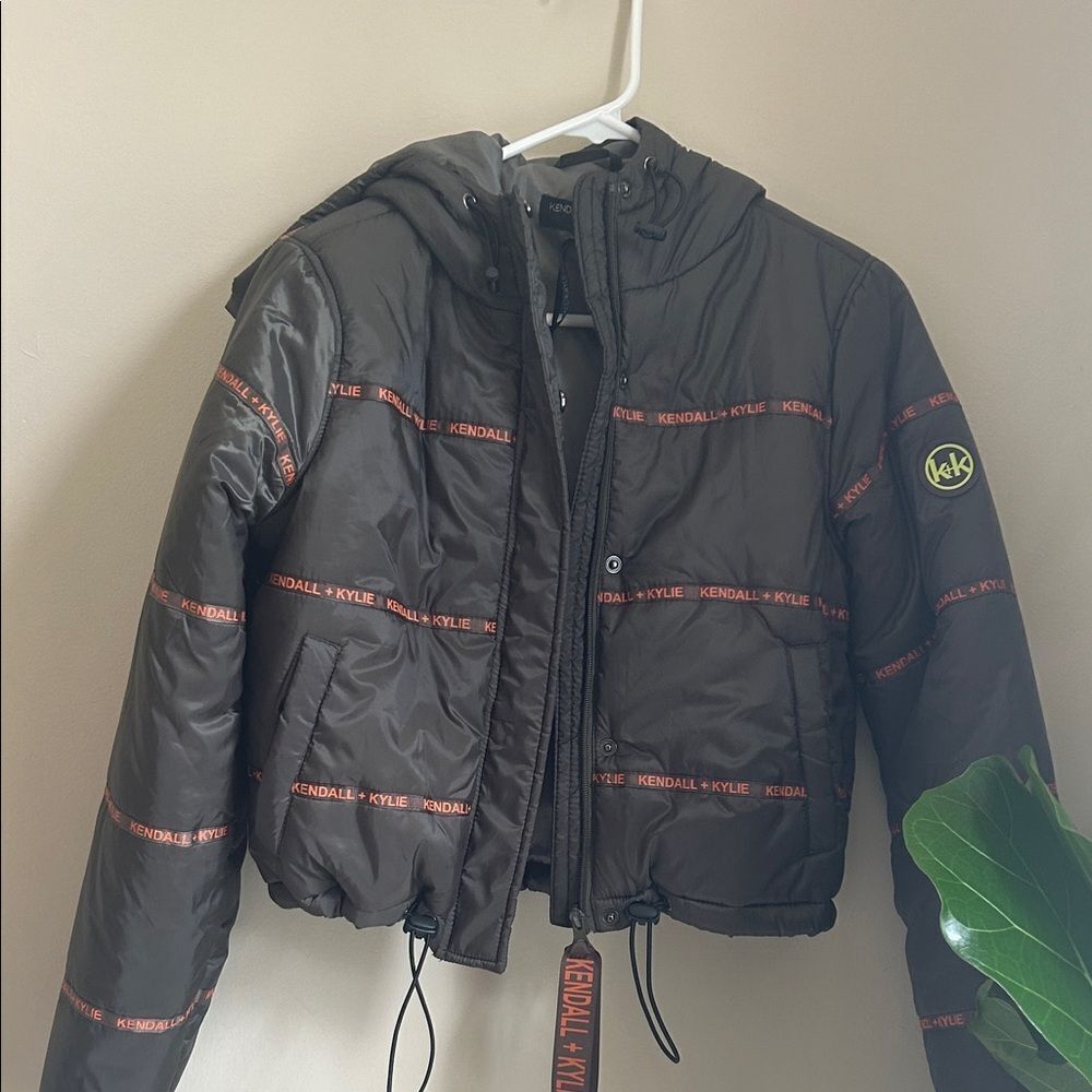 Kendall & Kylie crop olive Puffer Jacket size xs New no tag